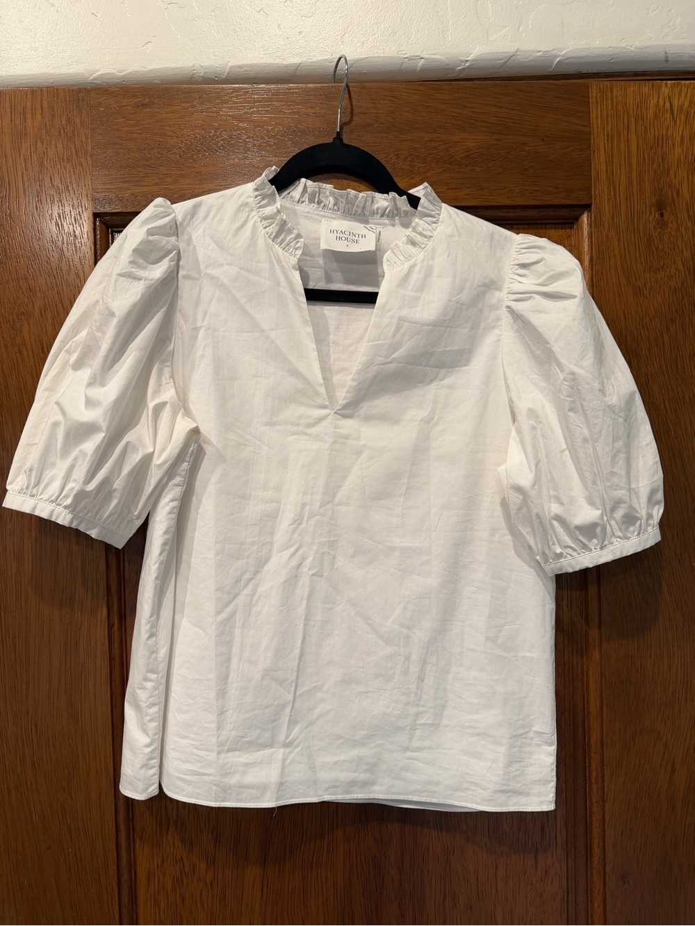 Tuckernuck Hyacinth House — Classic White Puff-Sleeve Cotton Top - Picture 2 of 6